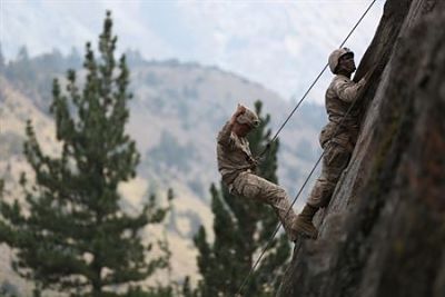 Marines Rapelling